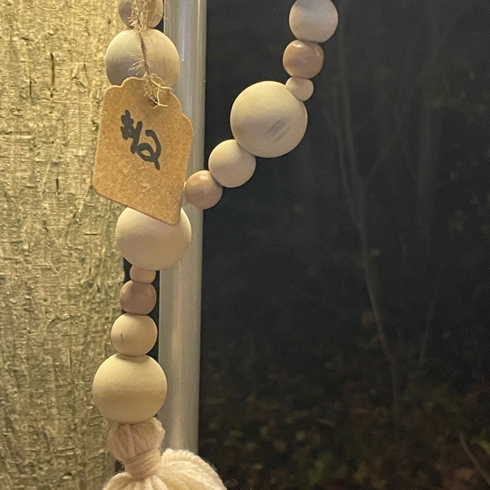 Decor beads cream and white